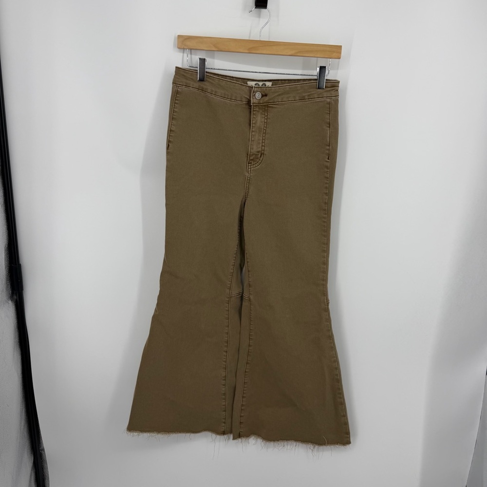 Free People Float on Flare‎ Leg Jeans Cropped khaki tan sz 29